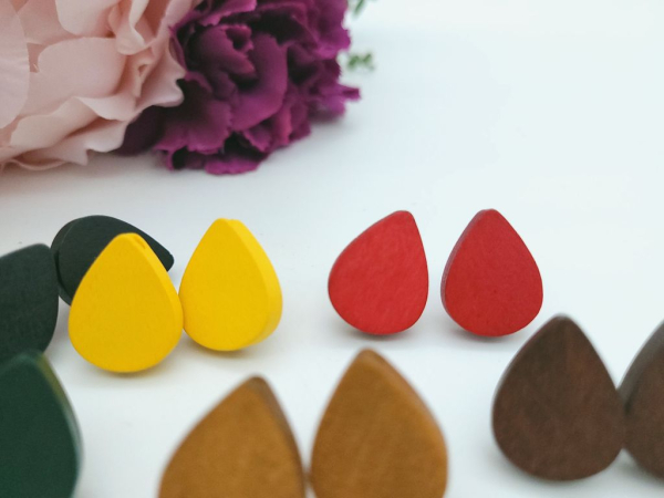 Holz Tropfen Ohrstecker bunt